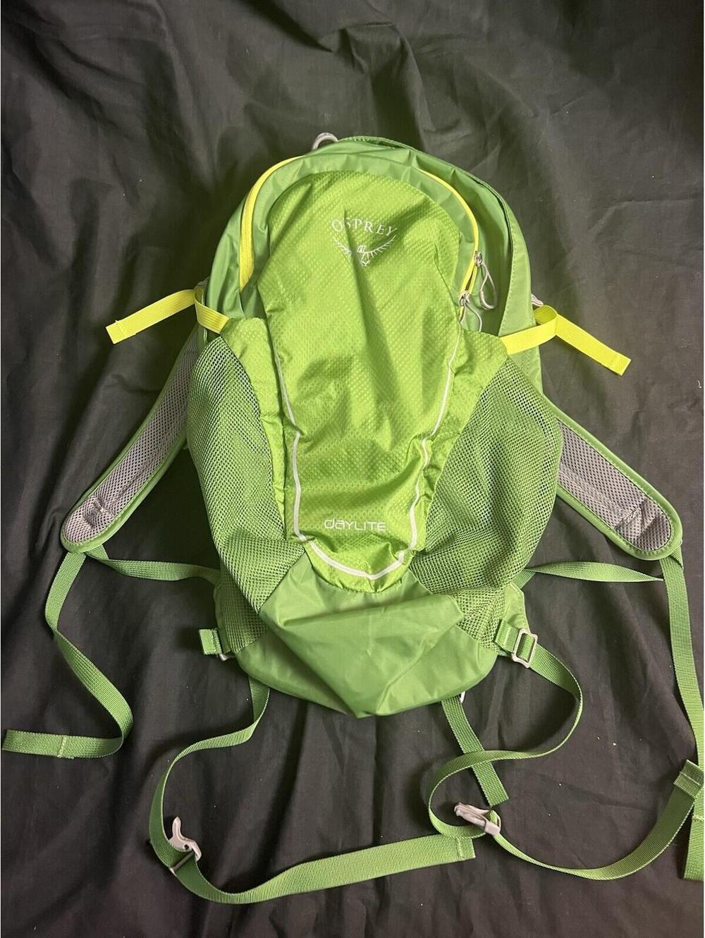 Osprey Daylite Backpack 13L Green Hiking H2O Packable Bag Lightweight Daypack